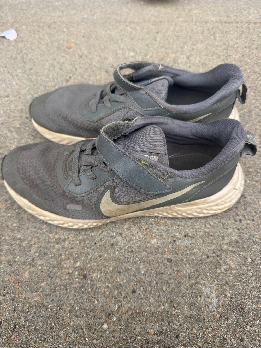 Nike Gray and White Hook-and-Loop Running Sneakers 2.5Y